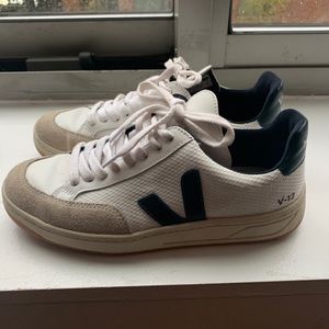 Veja V-12 Women’s sneakers